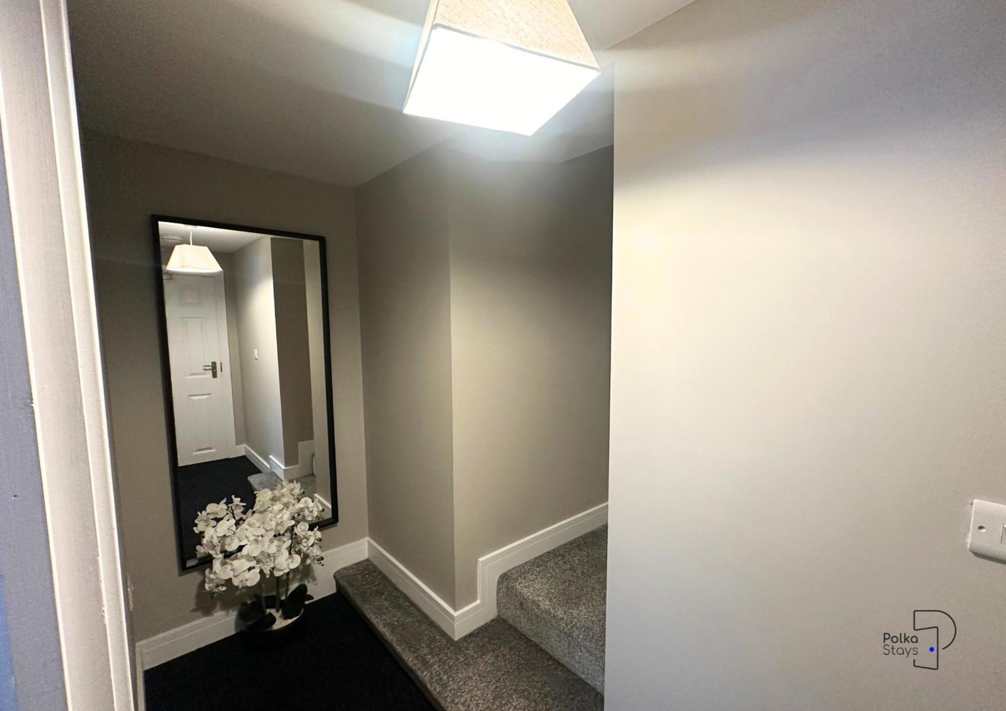 Hanley, Stoke - Modern Spacious By Polkastays Apartment *