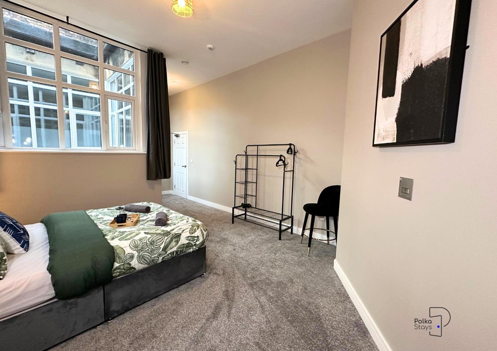 Hanley, Stoke - Modern Spacious By Polkastays Apartment