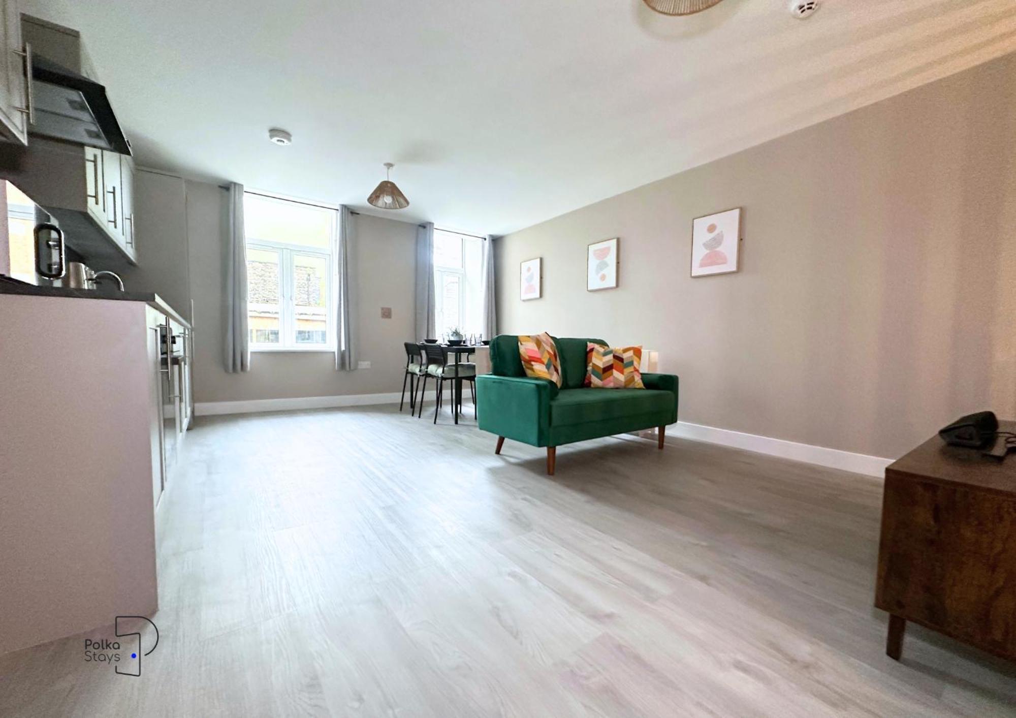 Hanley, Stoke - Modern Spacious By Polkastays Apartment Hanley