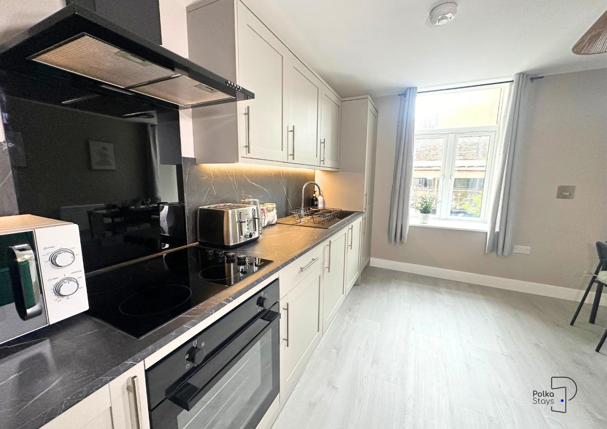 Hanley, Stoke - Modern Spacious By Polkastays Apartment