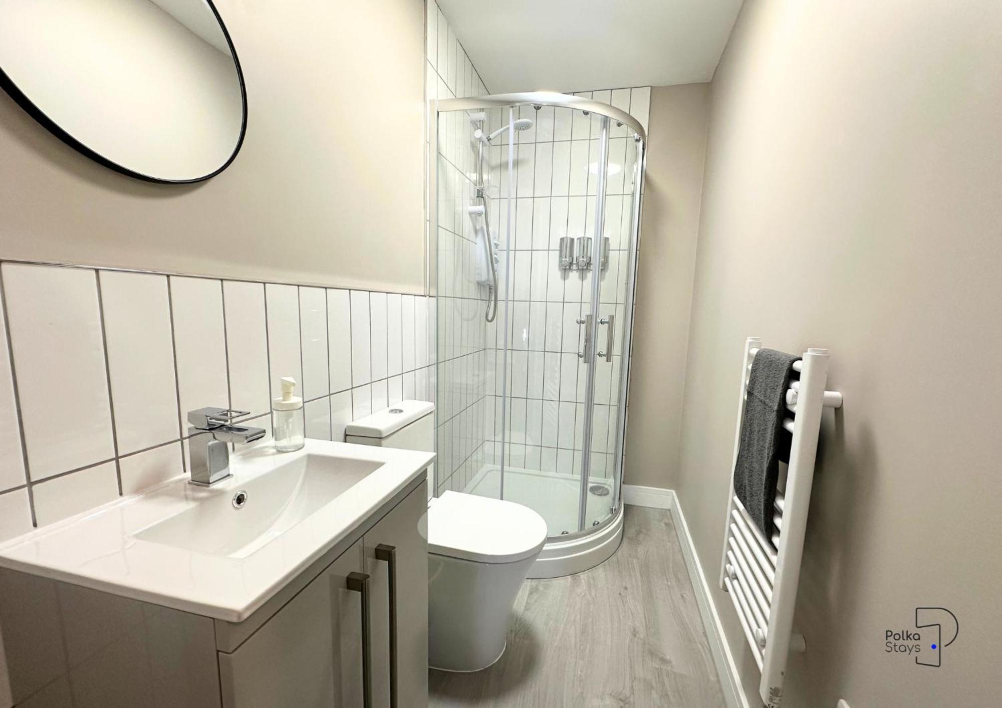 Hanley, Stoke - Modern Spacious By Polkastays Apartment
