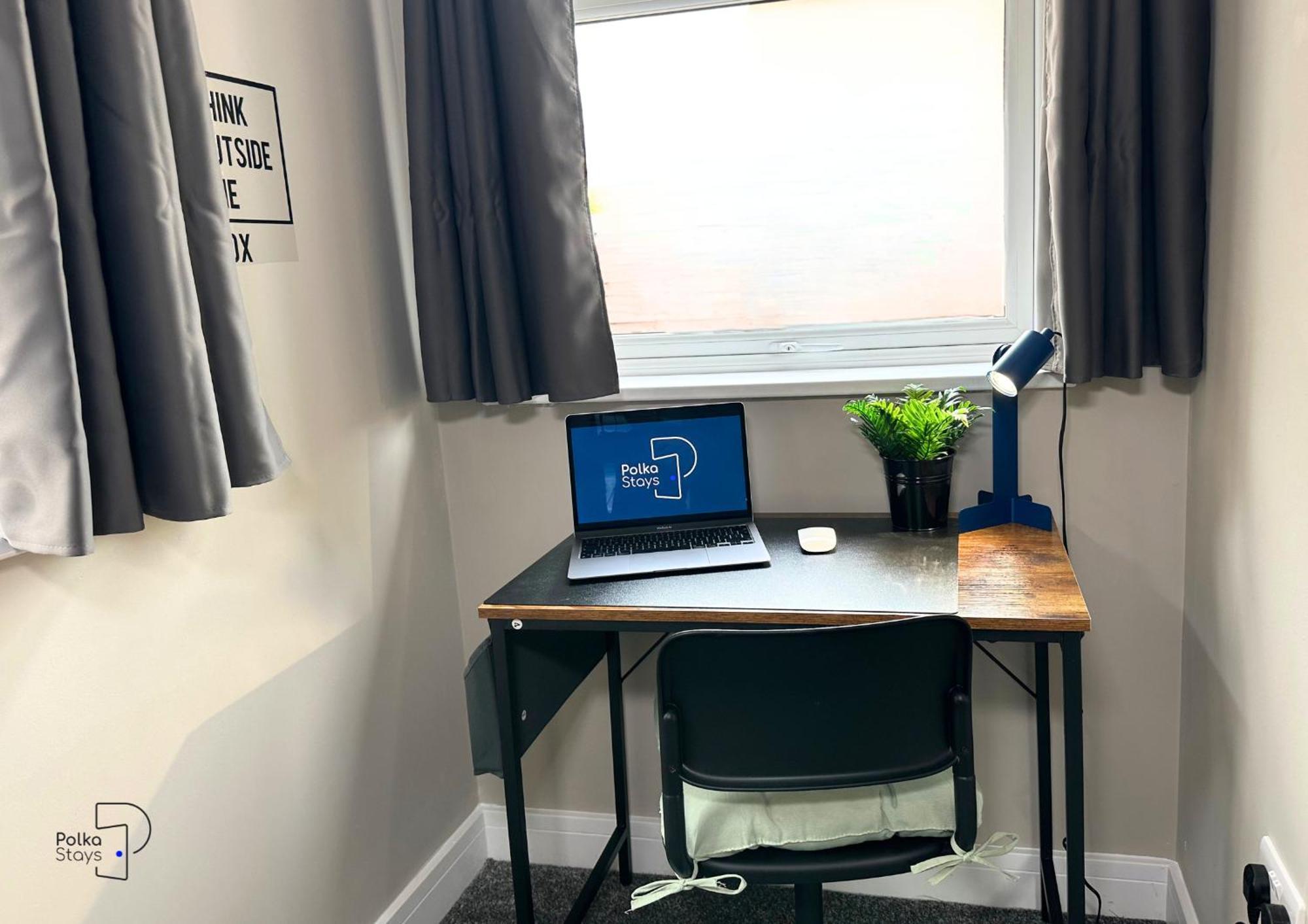 Hanley, Stoke - Modern Spacious By Polkastays Apartment Hanley