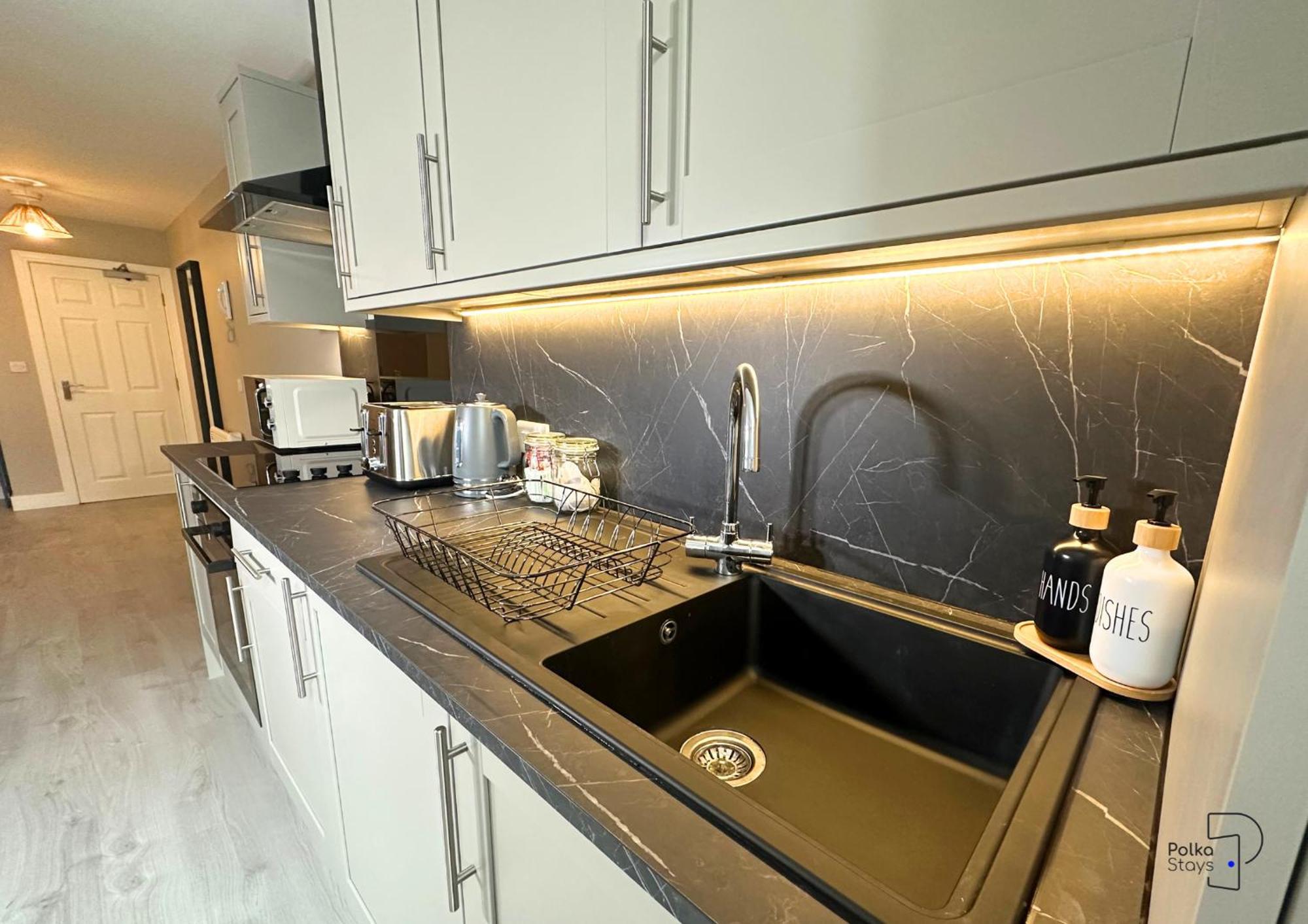 Hanley, Stoke - Modern Spacious By Polkastays Hanley