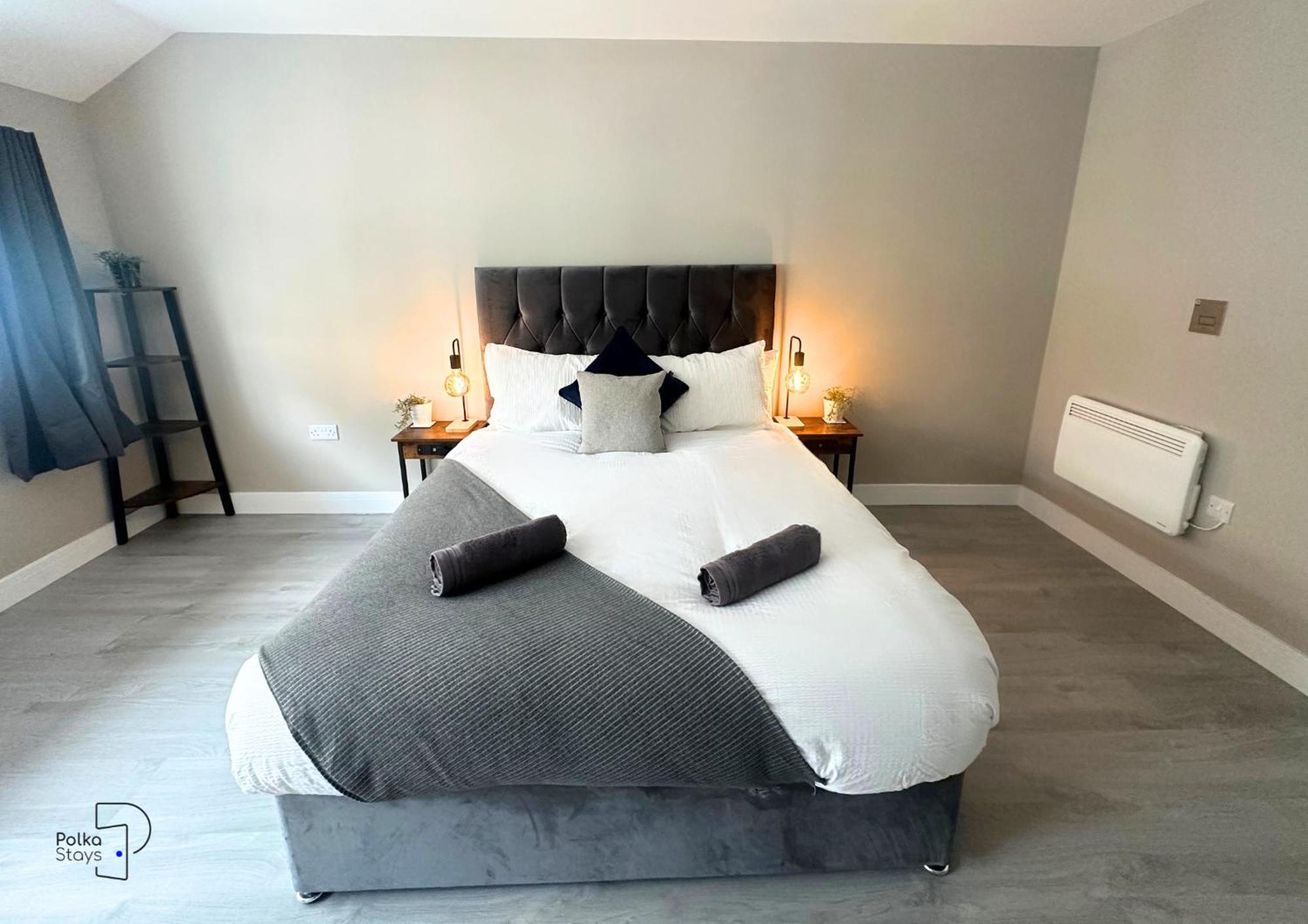 Hanley, Stoke - Modern Spacious By Polkastays Apartment *