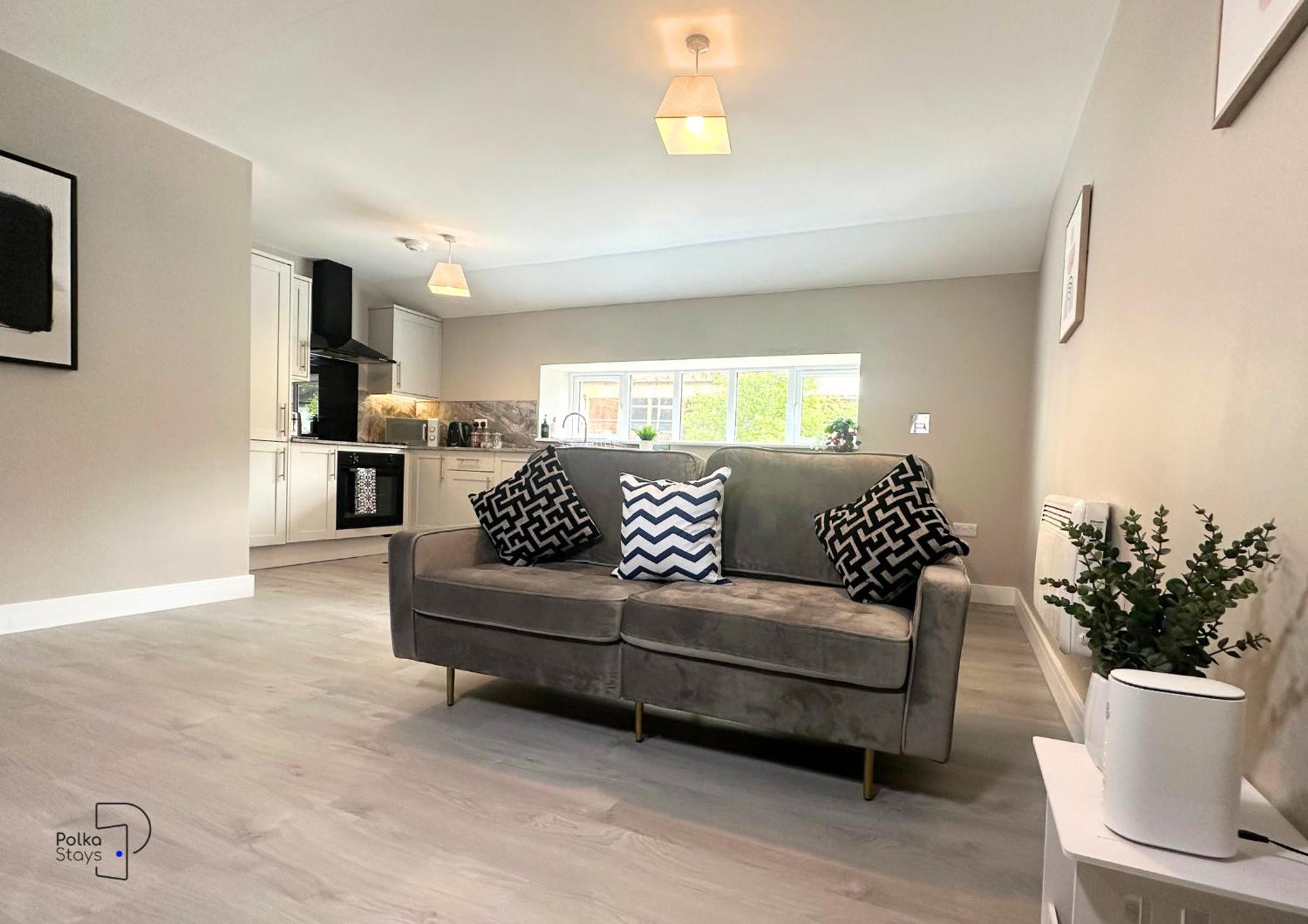 Hanley, Stoke - Modern Spacious By Polkastays
