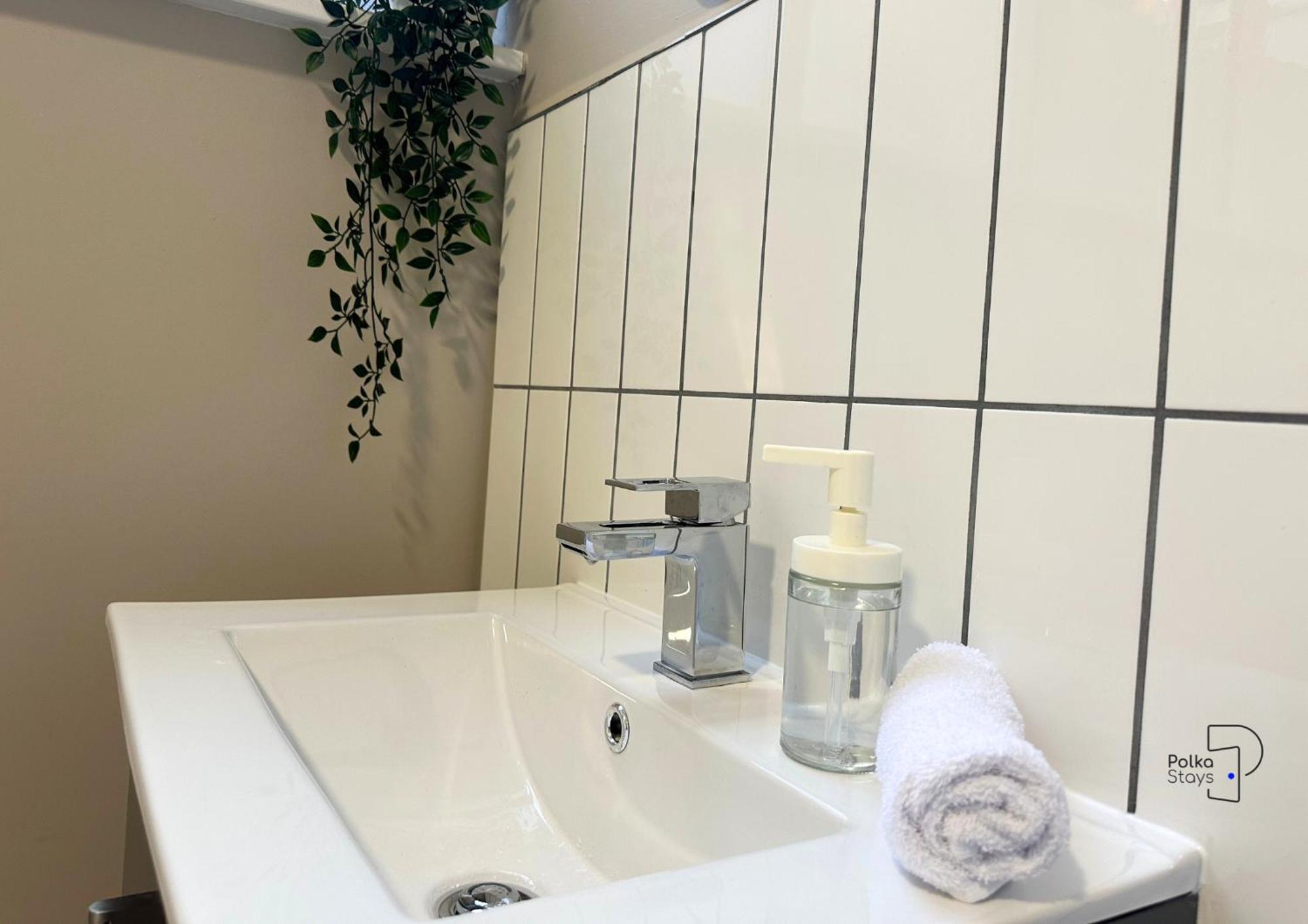 Hanley, Stoke - Modern Spacious By Polkastays Apartment