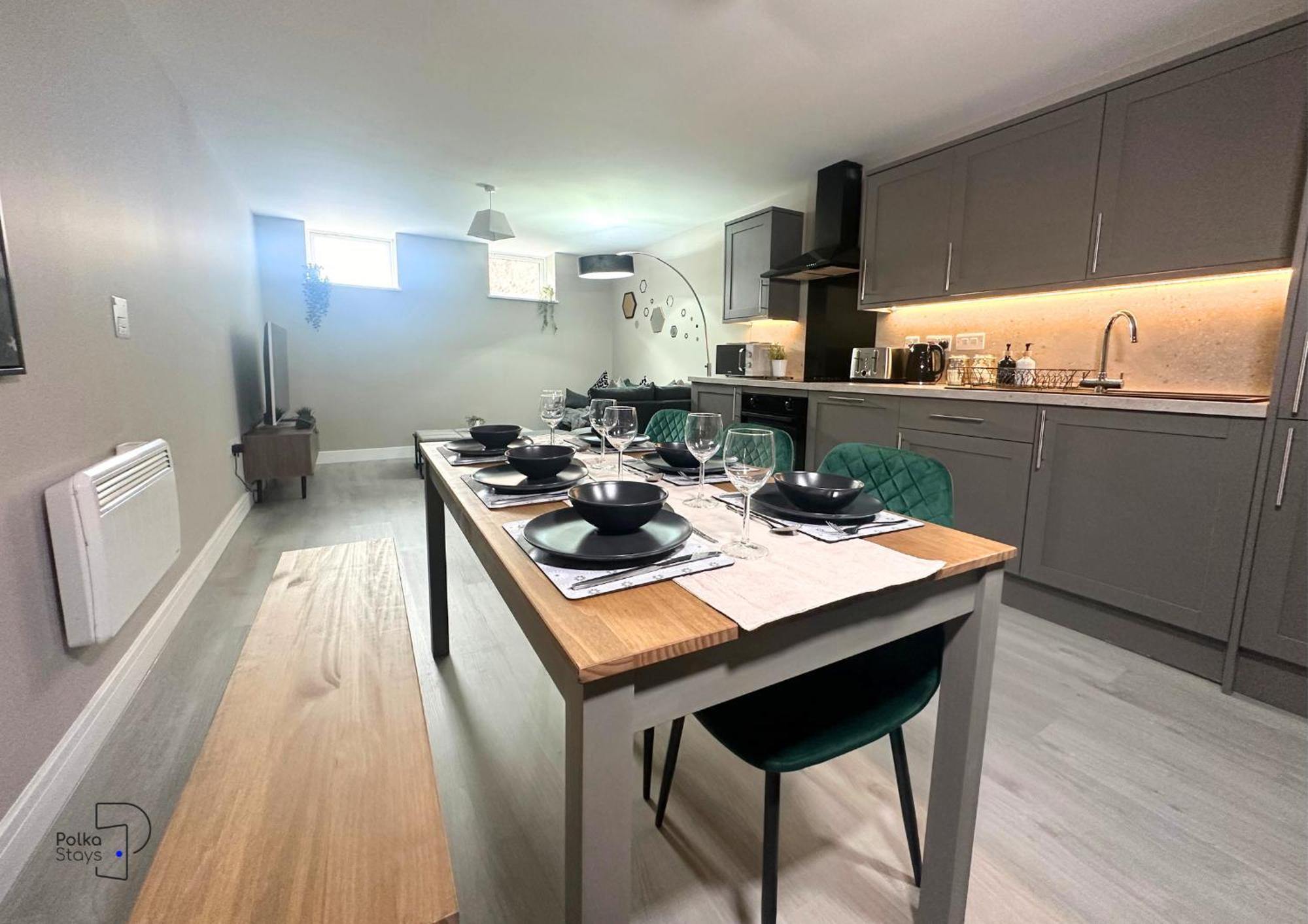 Hanley, Stoke - Modern Spacious By Polkastays Apartment *