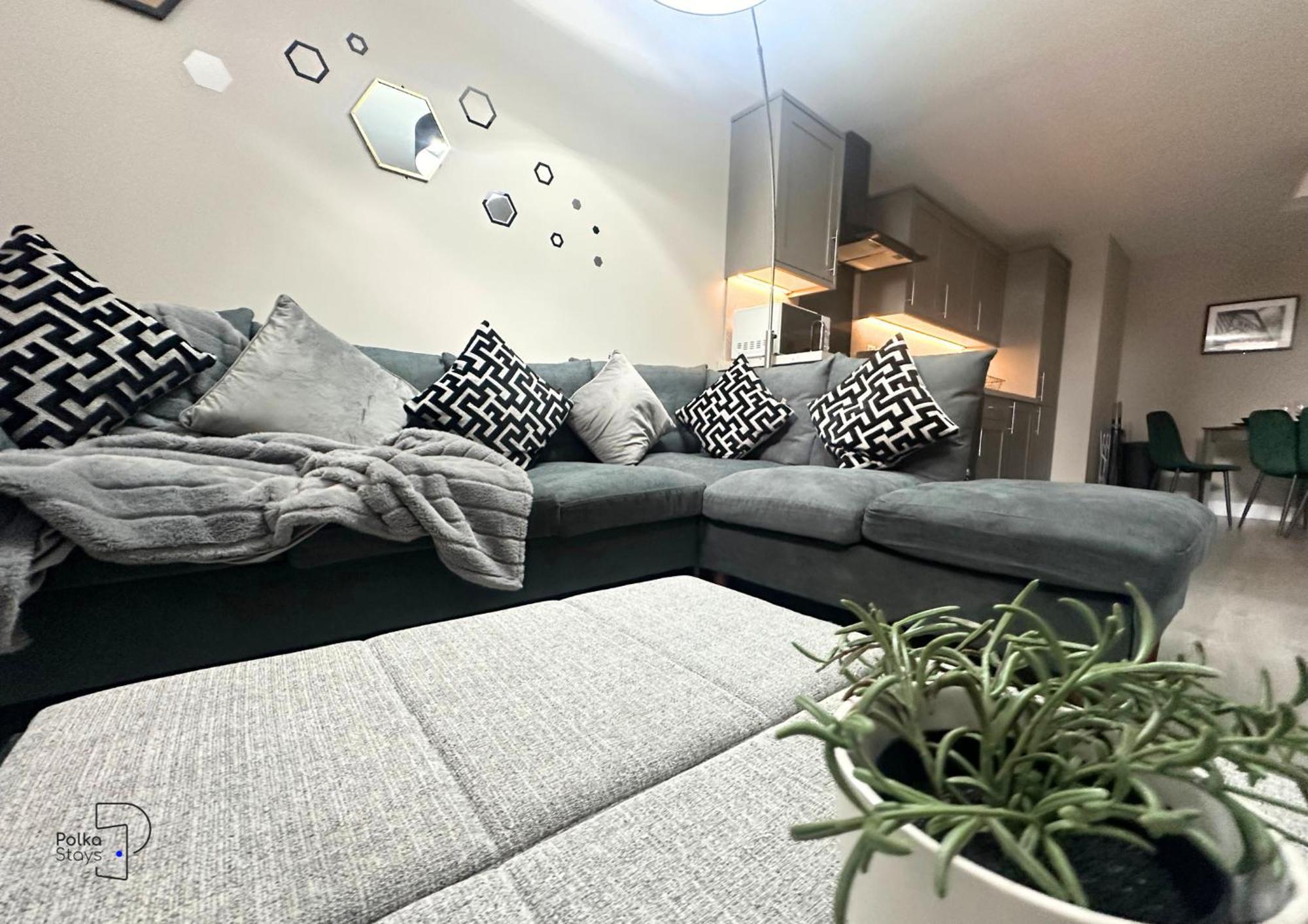 Hanley, Stoke - Modern Spacious By Polkastays * Hanley