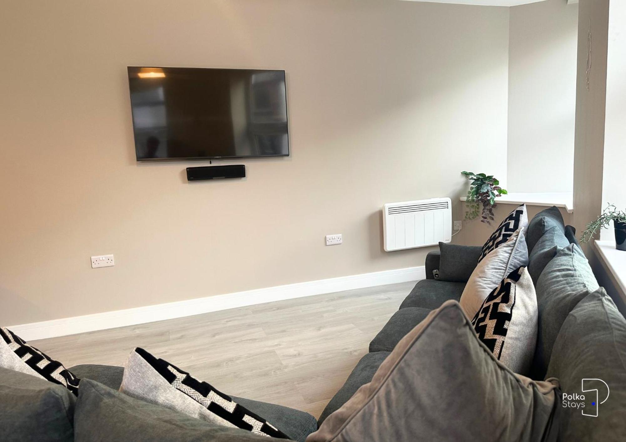 Hanley, Stoke - Modern Spacious By Polkastays *