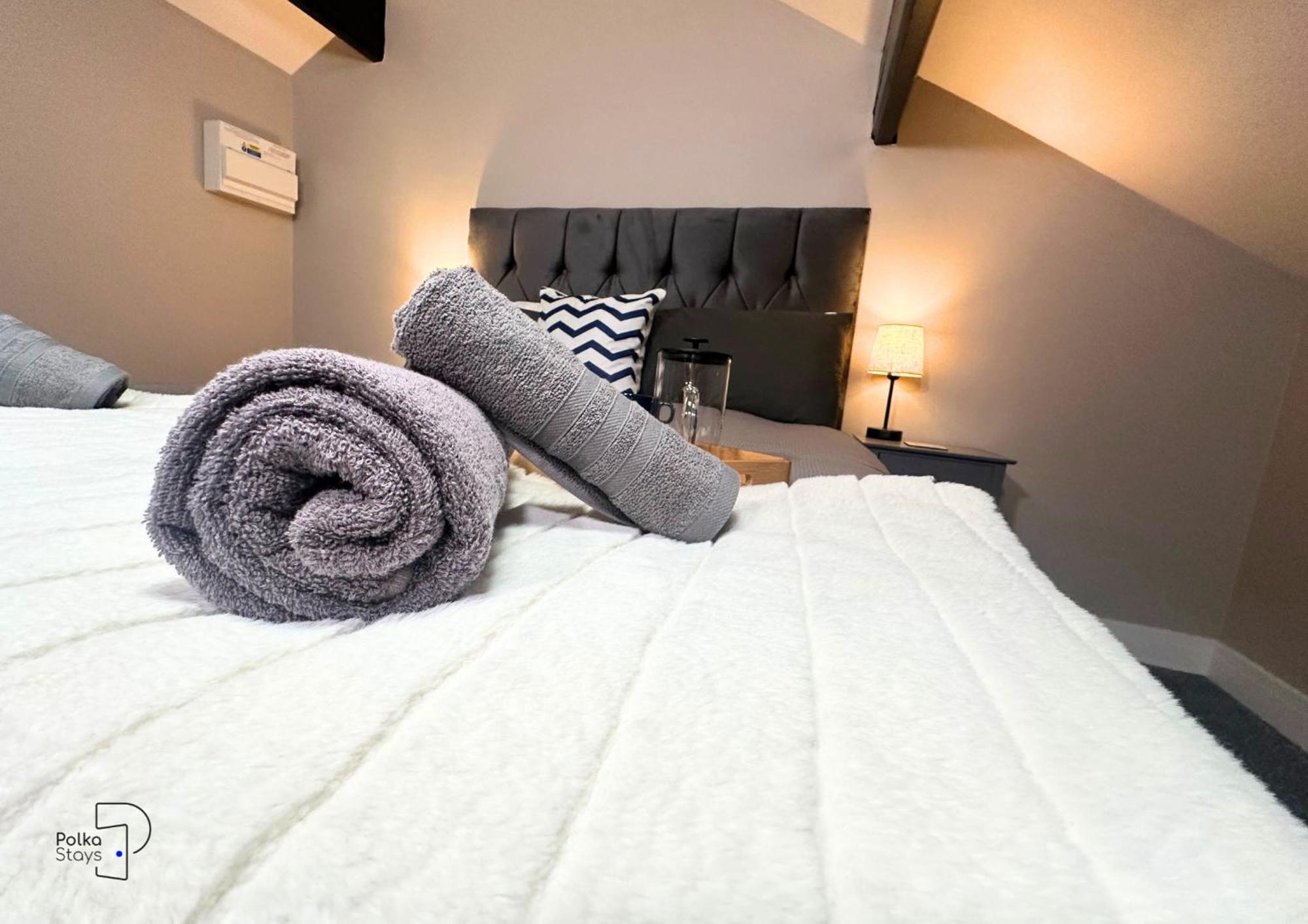 Hanley, Stoke - Modern Spacious By Polkastays